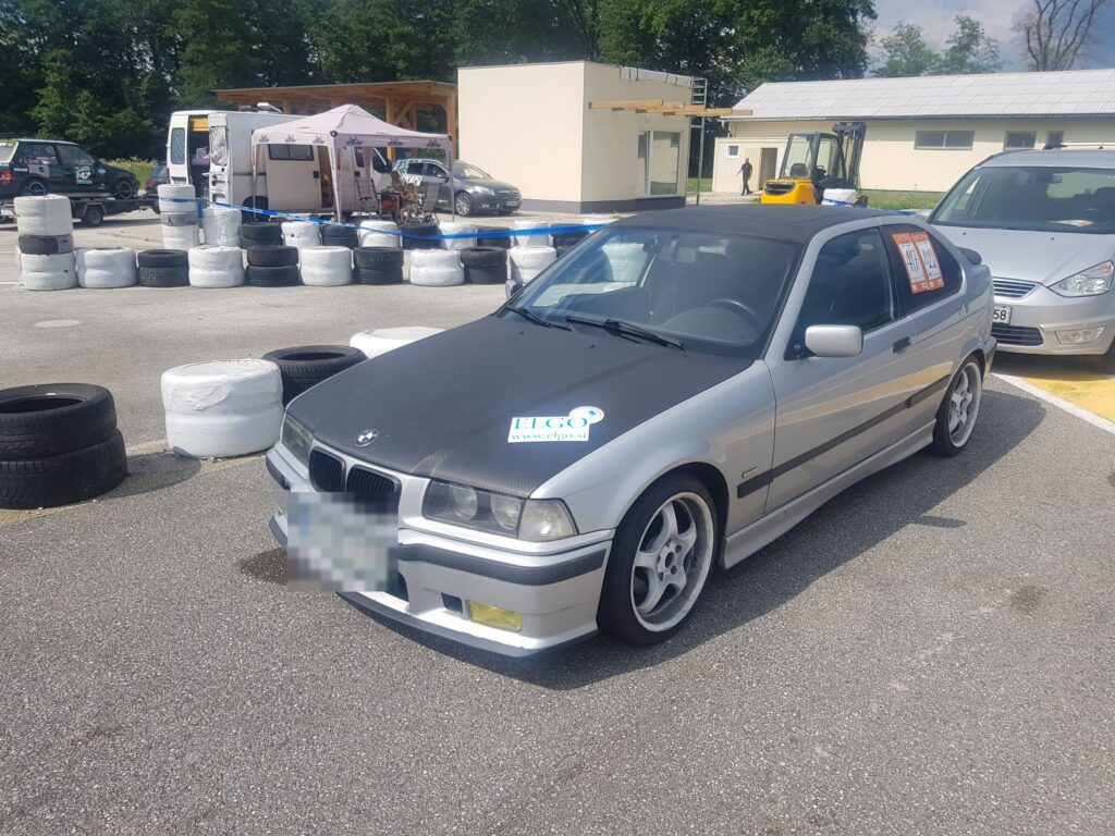 BMW 323ti Compact in the paddock